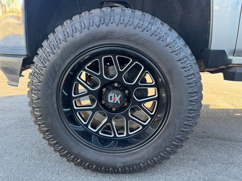 Used 2017 Chevrolet Silverado 1500 LT AWD/4WD image 6
