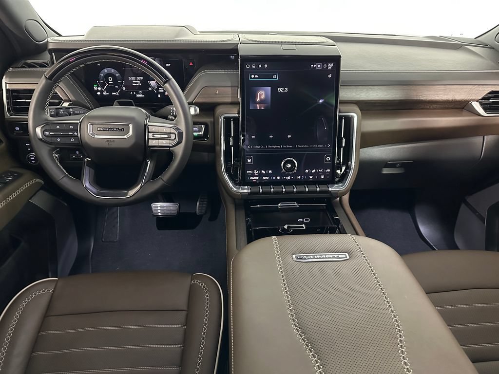Used 2025 GMC Yukon XL Denali Ultimate AWD/4WD image 10