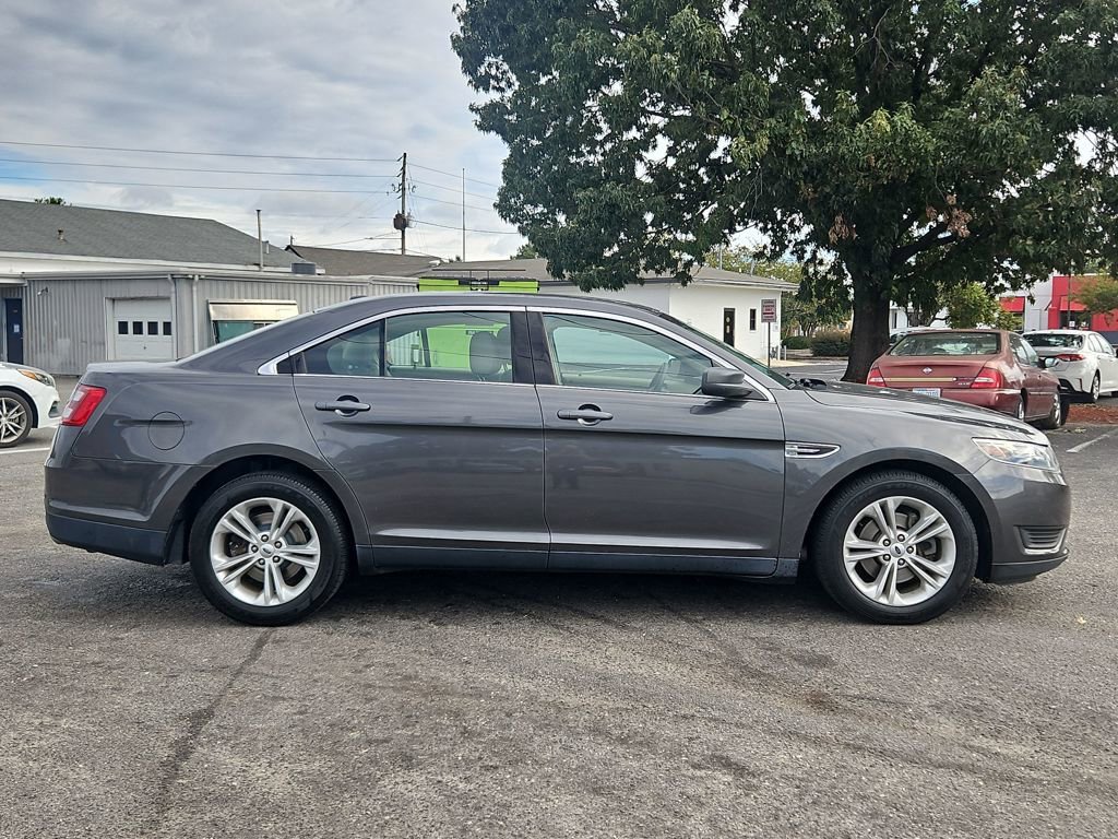 Used 2017 Ford Taurus SE image 8