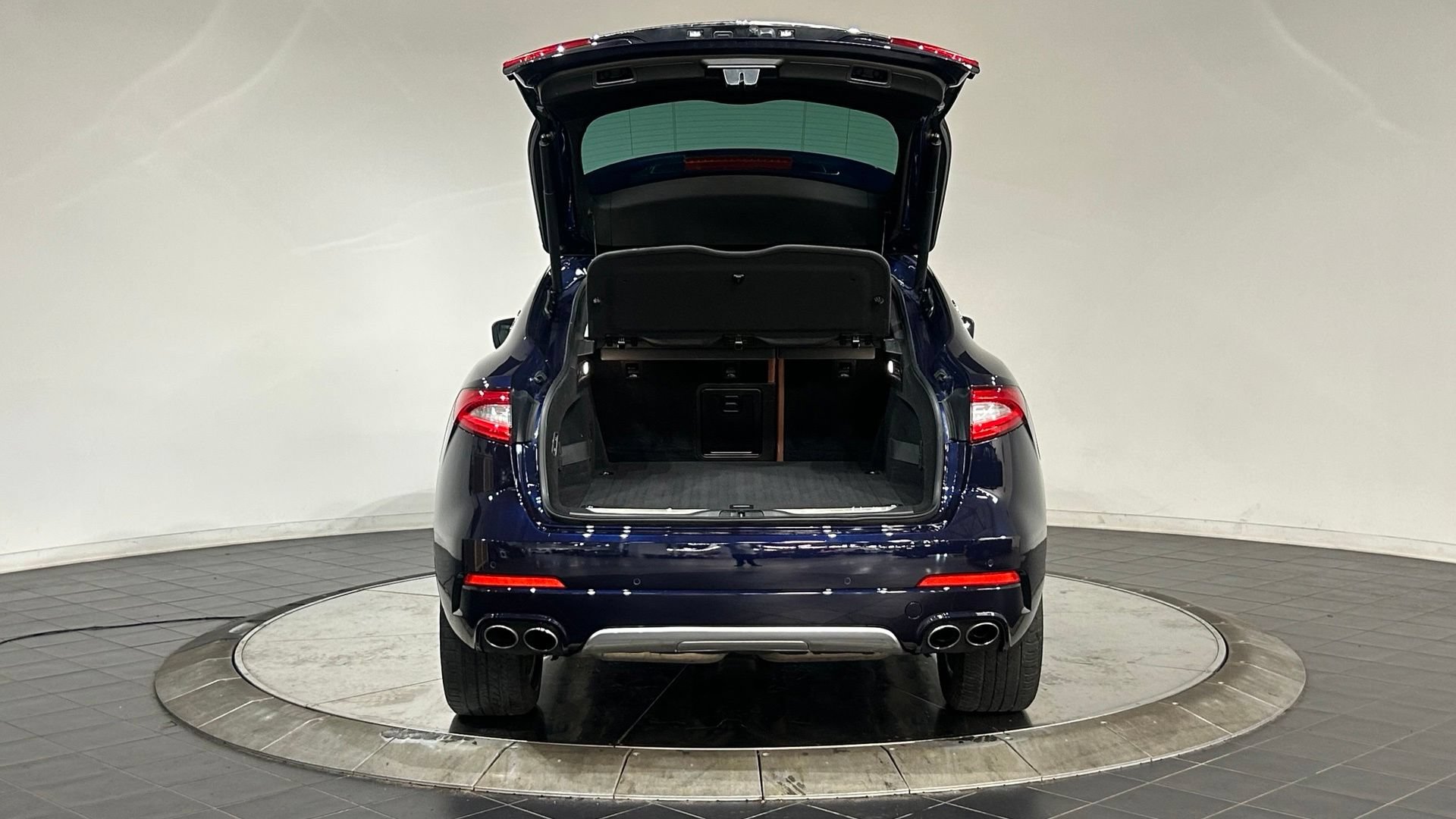 Used 2019 Maserati Levante GranLusso AWD/4WD image 34