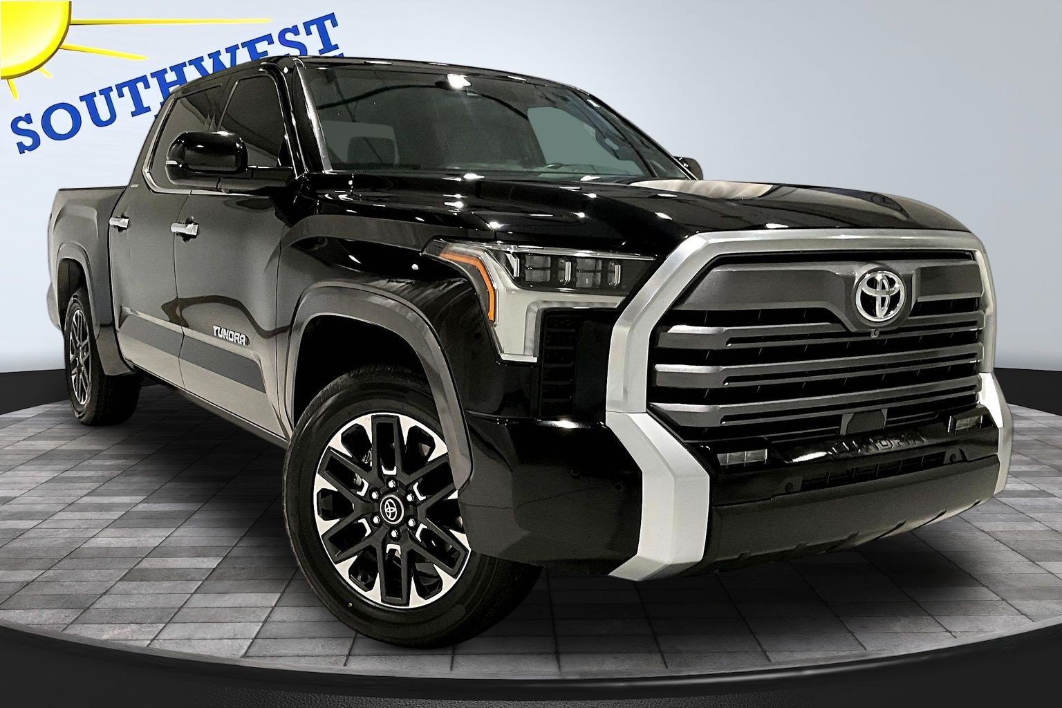 Used 2025 Toyota Tundra Limited AWD/4WD image 3