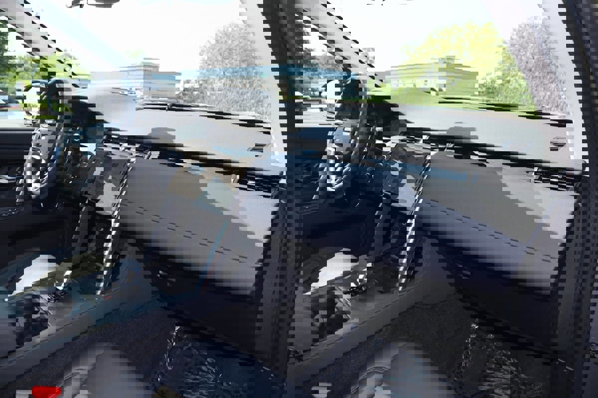 Used 2024 Land Rover Discovery Sport S image 55