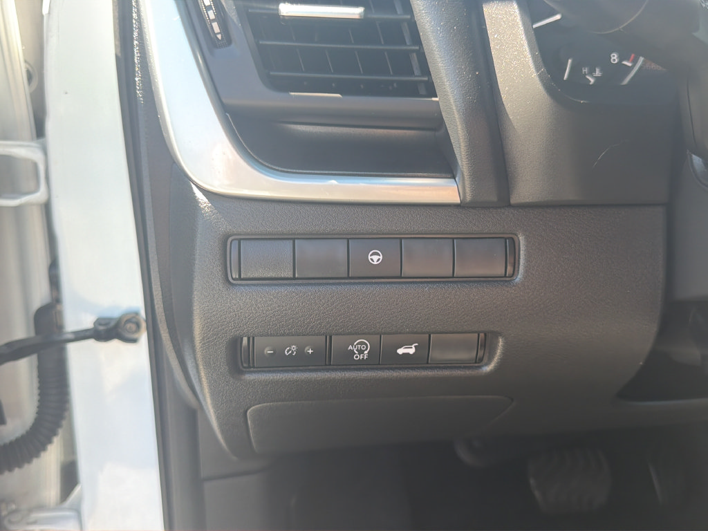 Certified 2024 Nissan Rogue SV AWD/4WD image 39