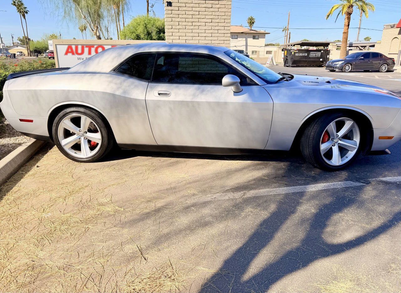Used 2009 Dodge Challenger SRT8 w/ SRT Option Group II RWD image 8