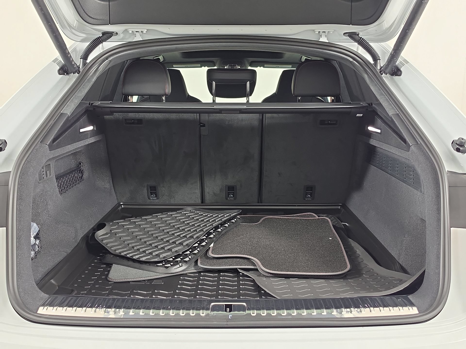 New 2026 Audi SQ8 Prestige AWD/4WD image 10