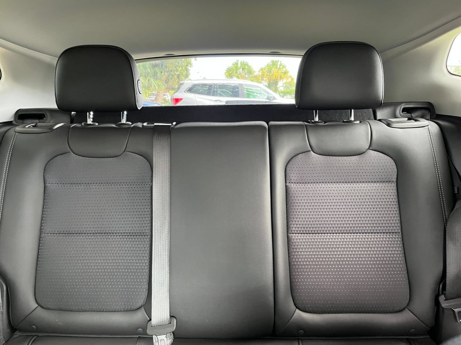 Used 2025 Chevrolet Trax LT FWD image 35