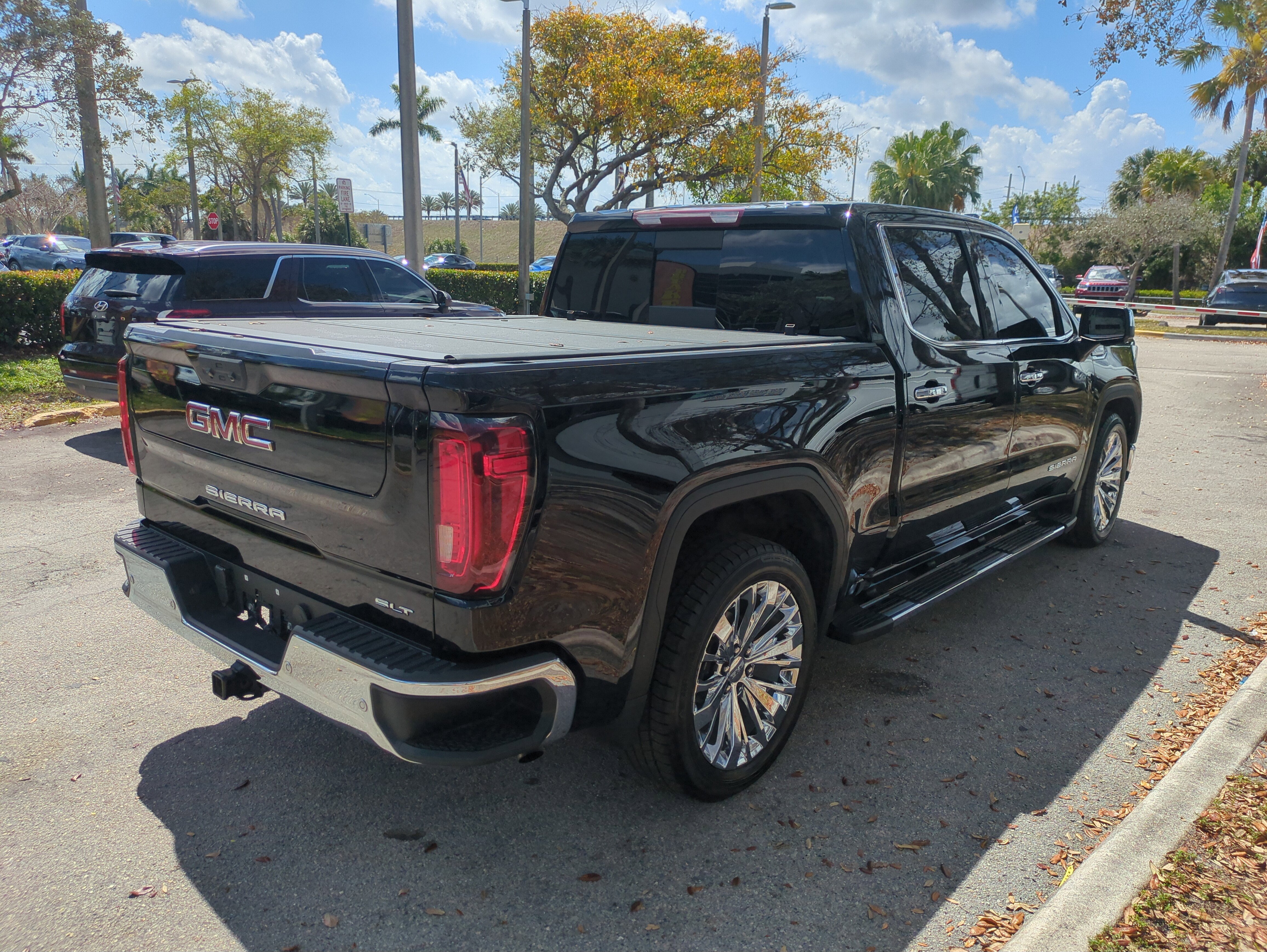 Used 2023 GMC Sierra 1500 SLT w/ SLT Premium Package image 5