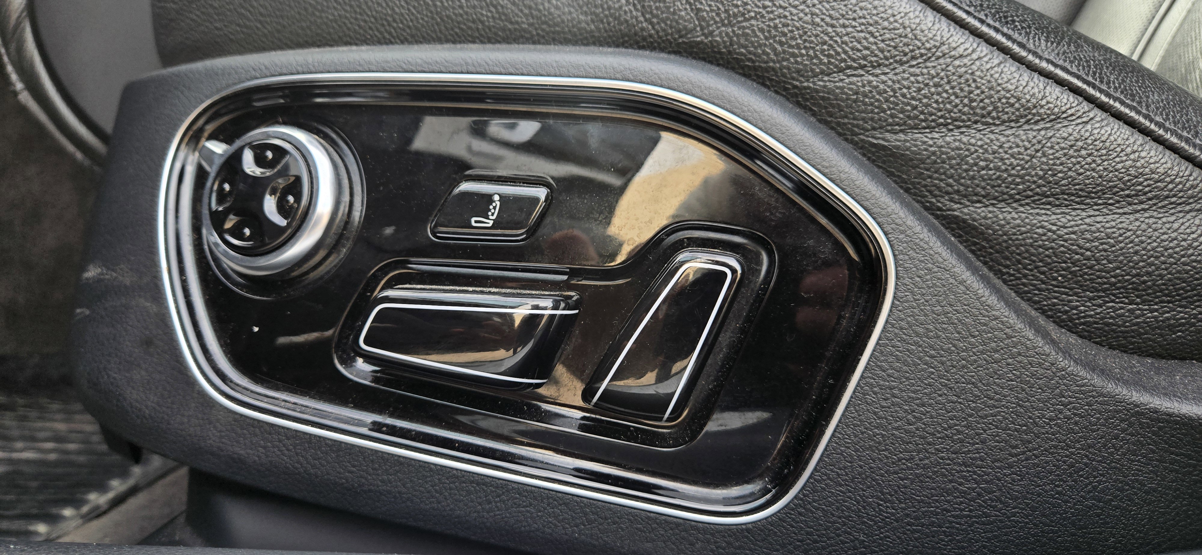 Used 2014 Audi A8 L 3.0T w/ Premium Package image 33