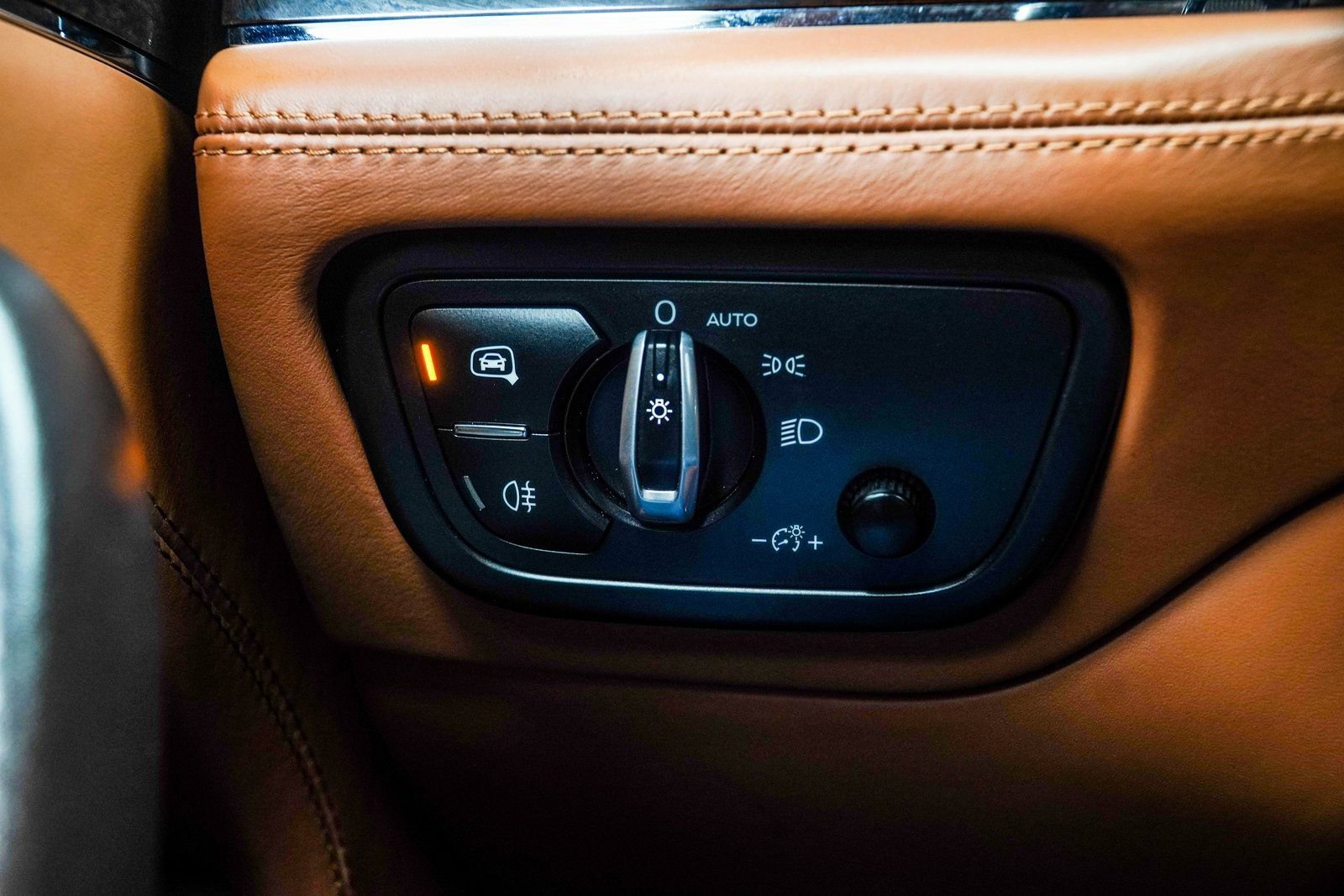 Used 2017 Bentley Bentayga image 38