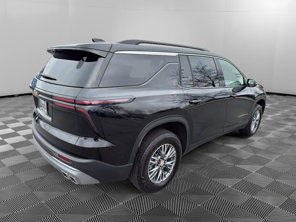 Used 2025 Chevrolet Traverse LT image 7