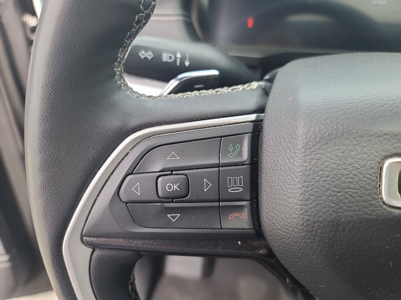 Used 2023 Jeep Grand Cherokee L Laredo RWD image 20