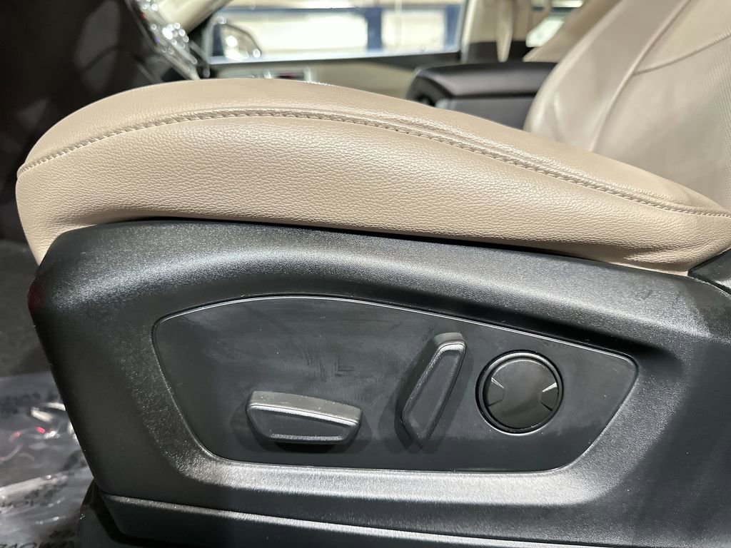 Used 2024 Ford Explorer Limited image 14