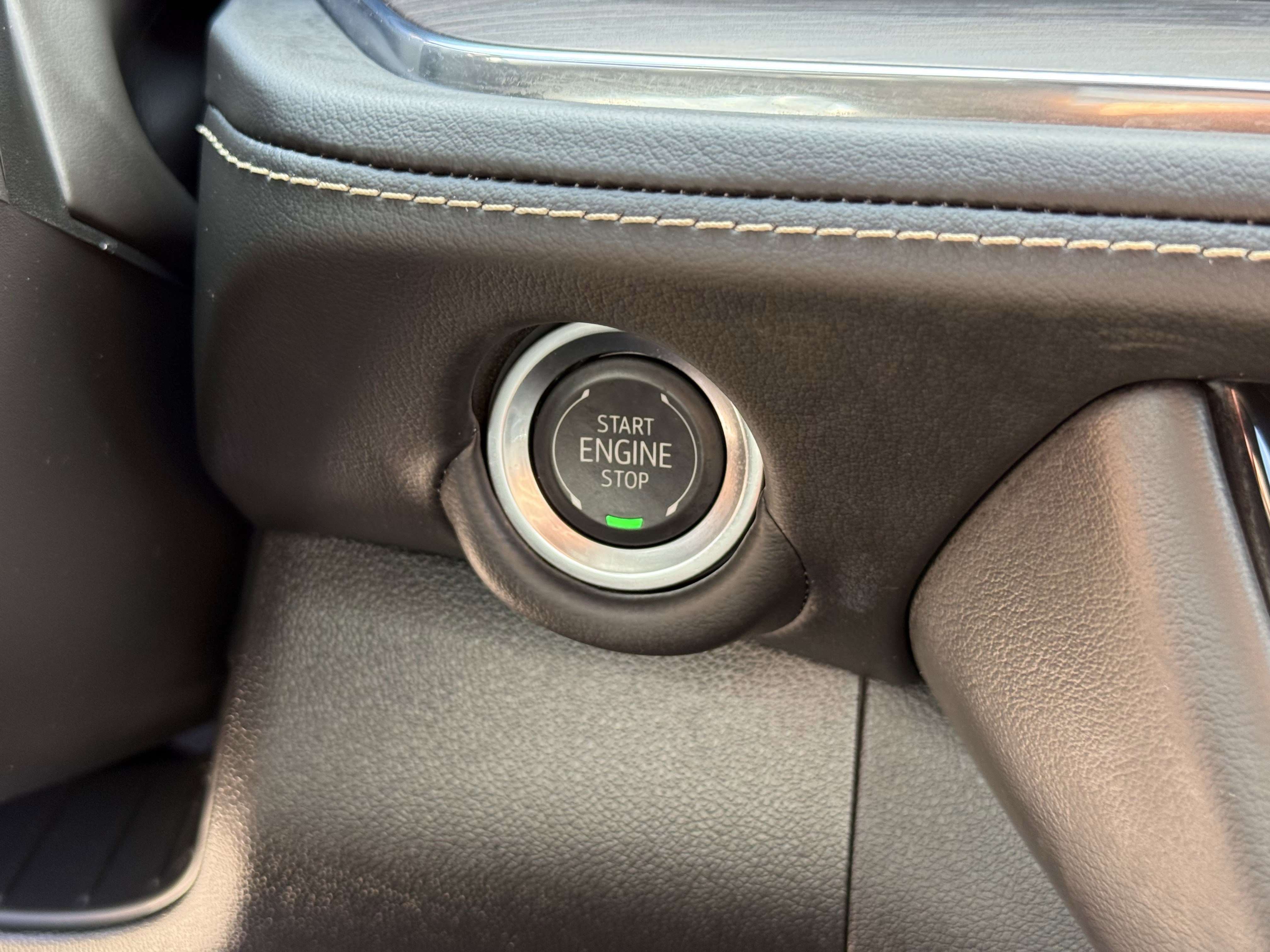 Used 2025 Chevrolet Suburban Premier image 23