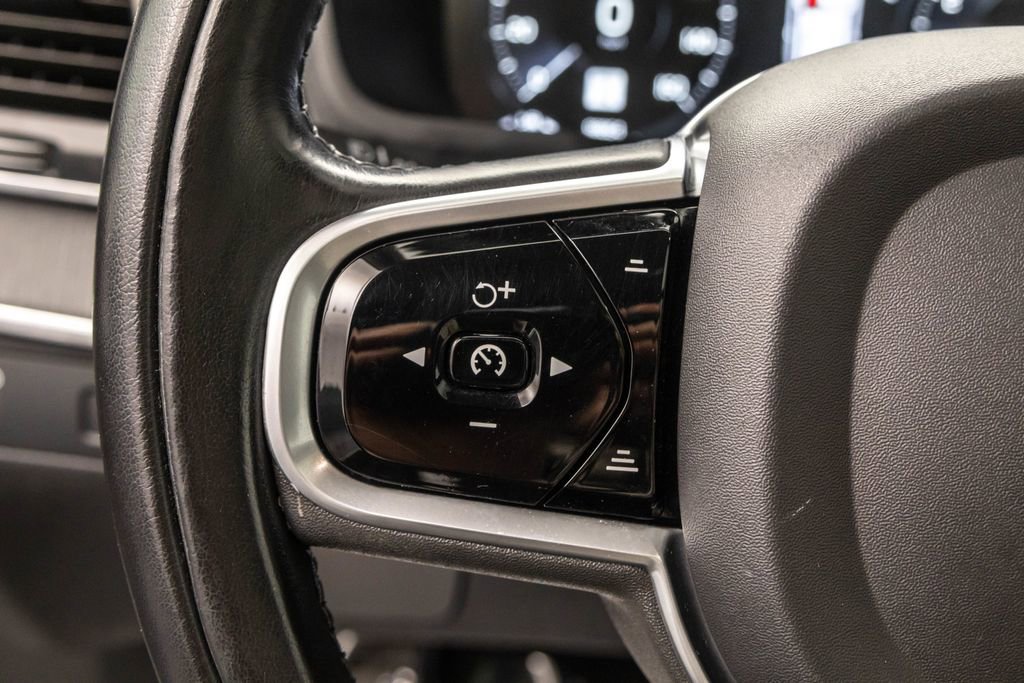 Used 2020 Volvo XC90 T5 Momentum w/ Protection Package AWD/4WD image 14