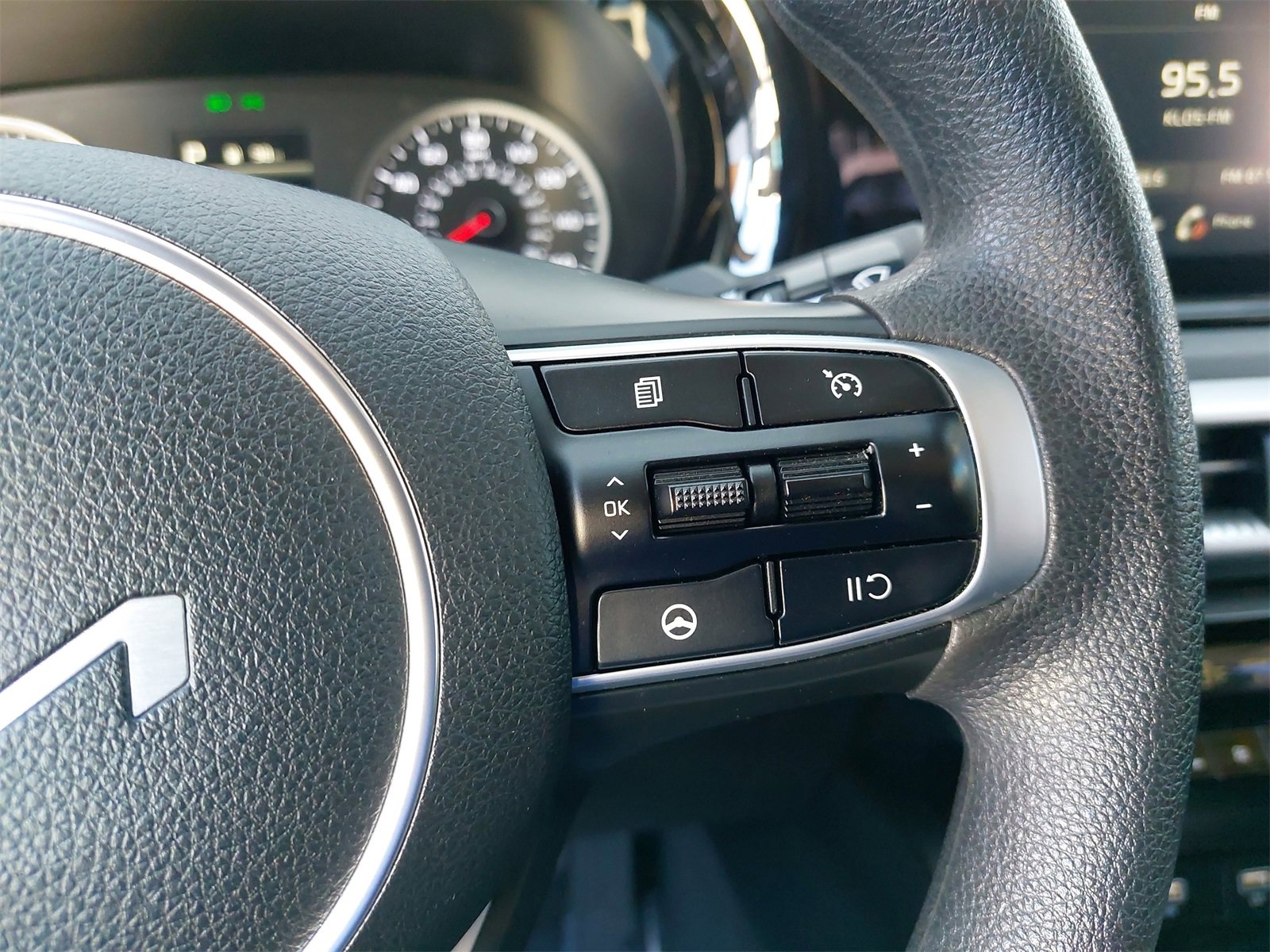 Used 2022 Kia K5 LXS image 18