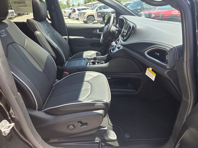 New 2027 Chrysler Pacifica Limited w/ S Appearance Package FWD image 14