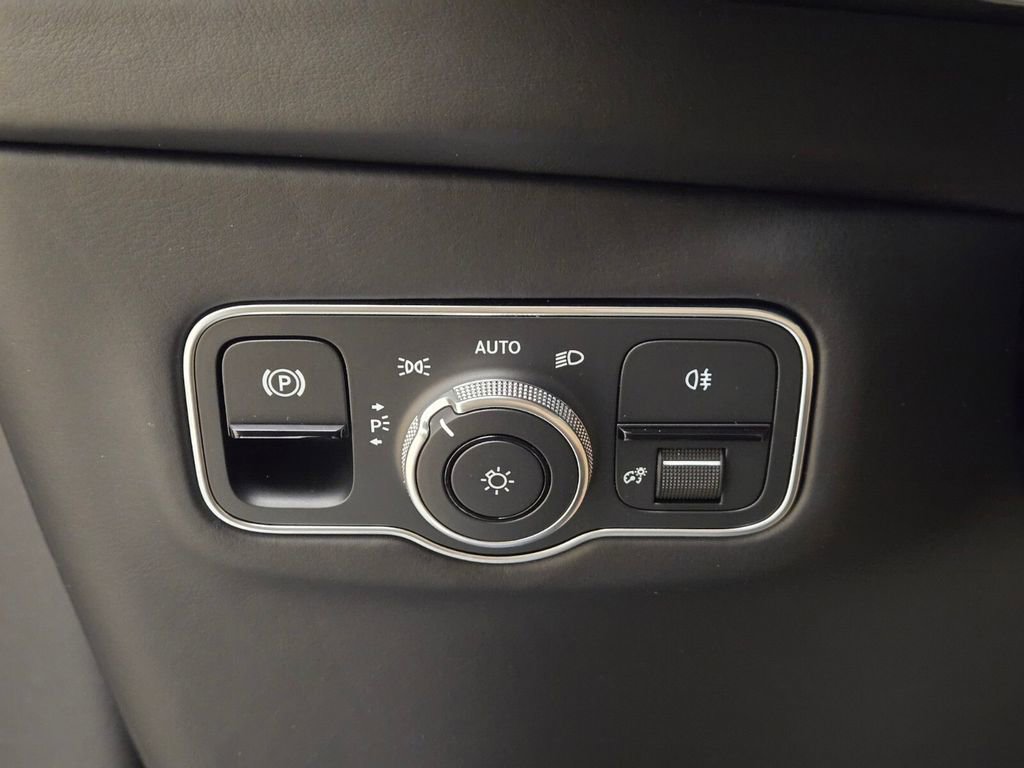 New 2026 Aston Martin DBX S image 39