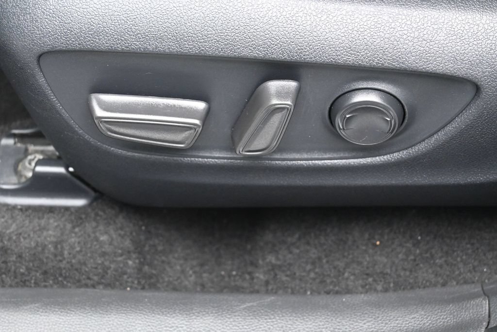 Used 2025 Toyota RAV4 XLE AWD/4WD image 10