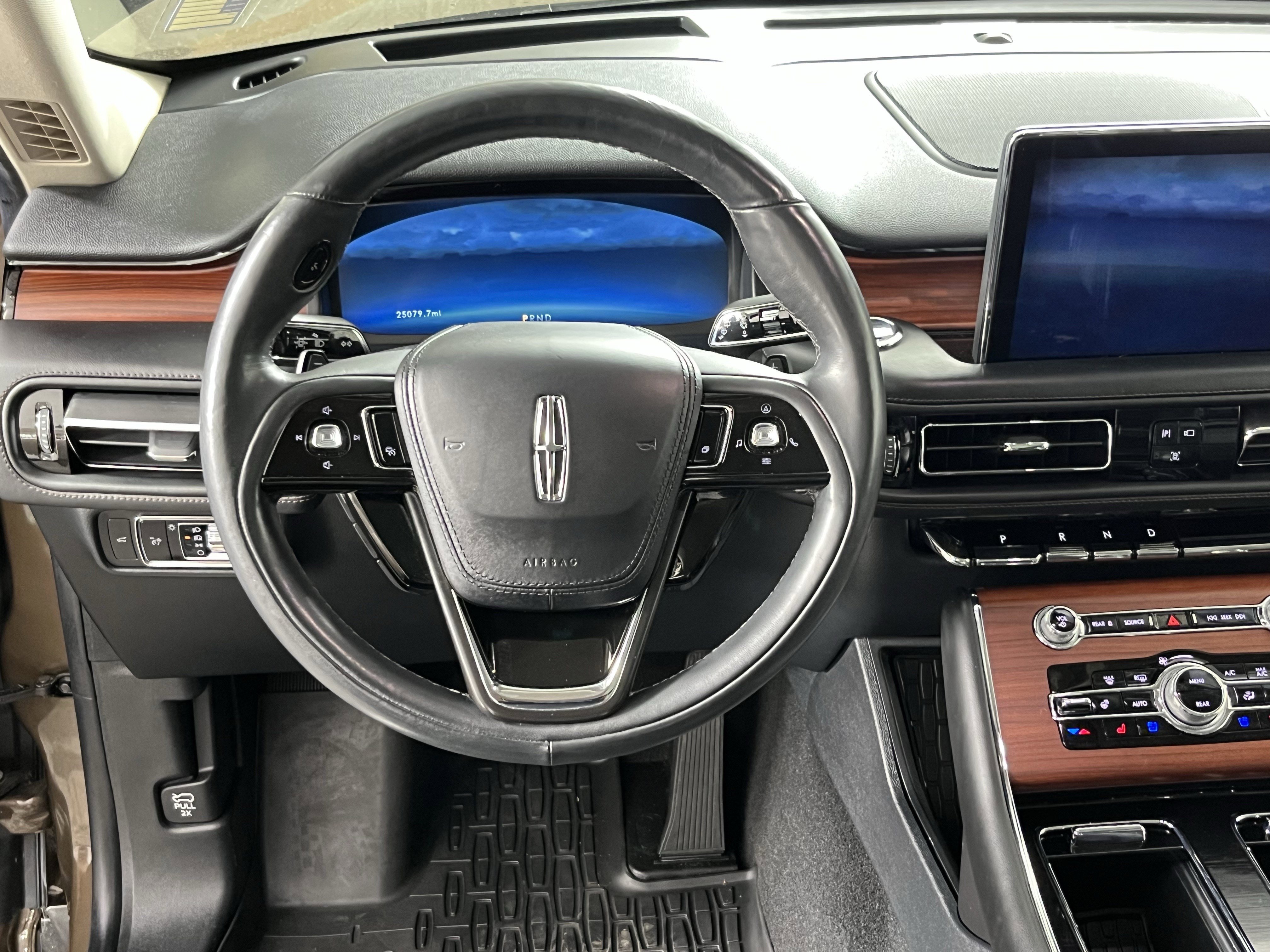 Used 2022 Lincoln Aviator Reserve w/ Equipment Group 201A image 11