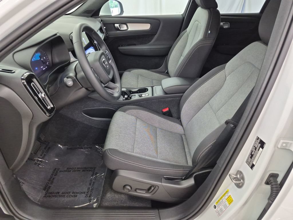 Used 2025 Volvo XC40 B5 Core AWD/4WD image 14