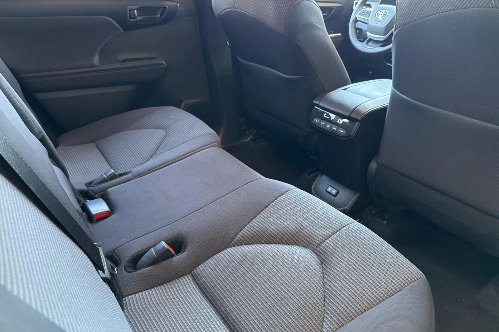 Used 2025 Toyota Highlander LE image 15