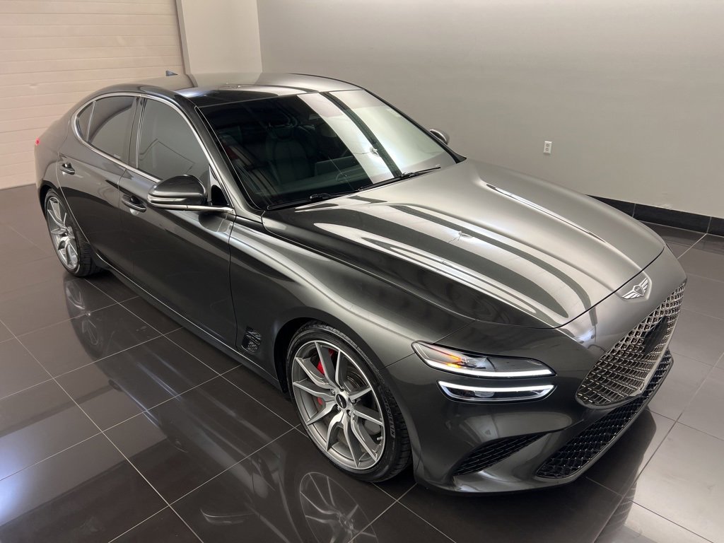 Used 2025 Genesis G70 2.5T image 1