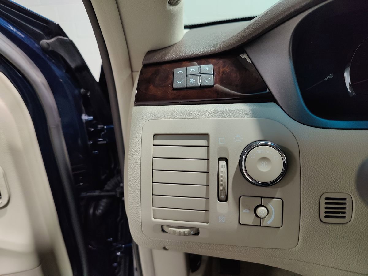 Used 2007 Cadillac DTS Performance image 34