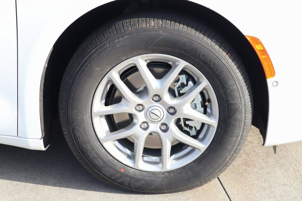 New 2026 Chrysler Pacifica Select FWD image 18