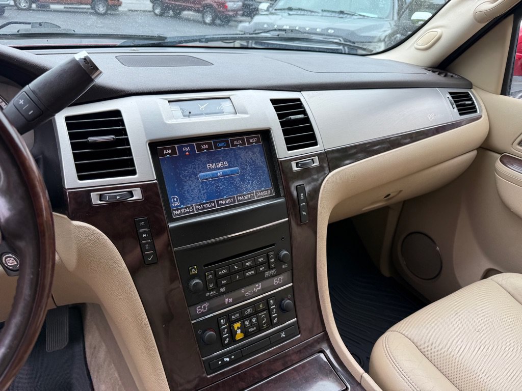 Used 2013 Cadillac Escalade Premium AWD/4WD image 51