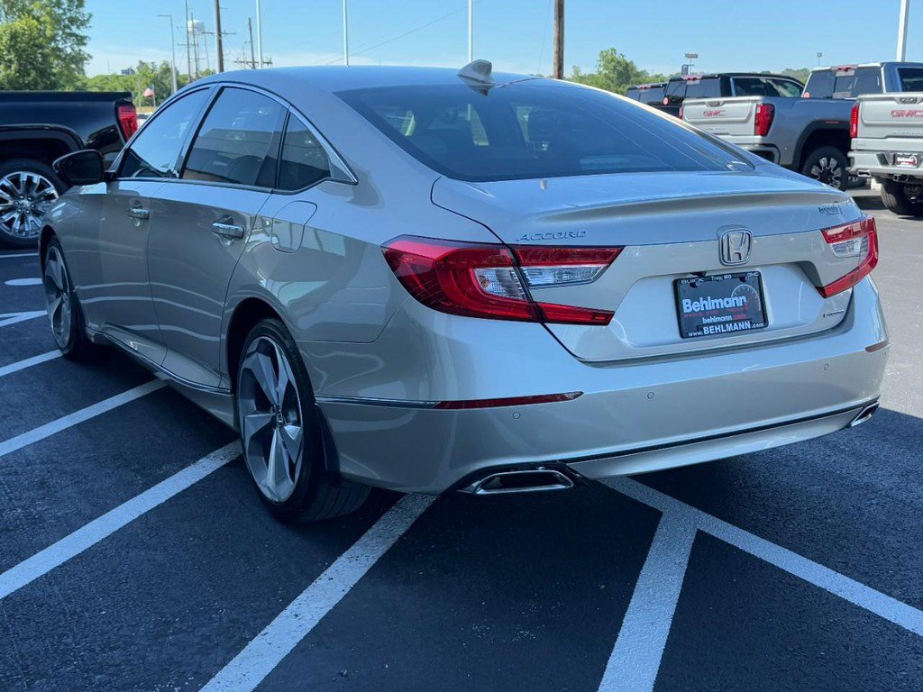 Used 2018 Honda Accord Touring image 8