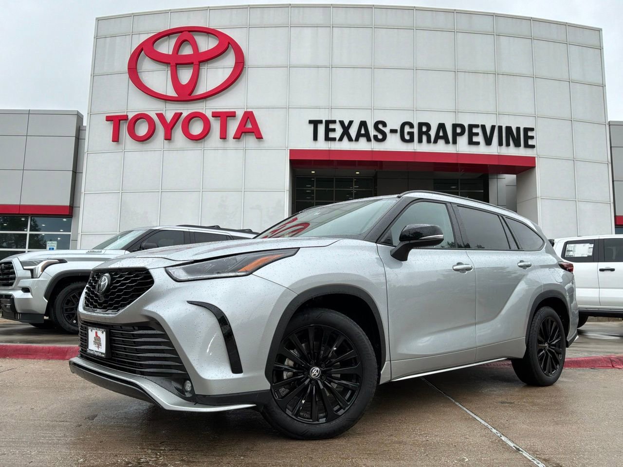 Used 2025 Toyota Highlander XSE AWD/4WD image 2