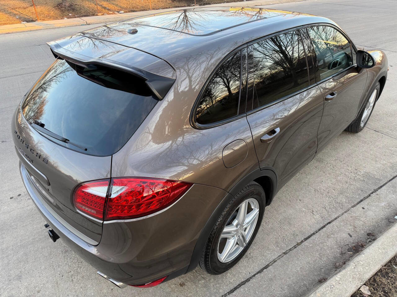 Used 2011 Porsche Cayenne S AWD/4WD image 5