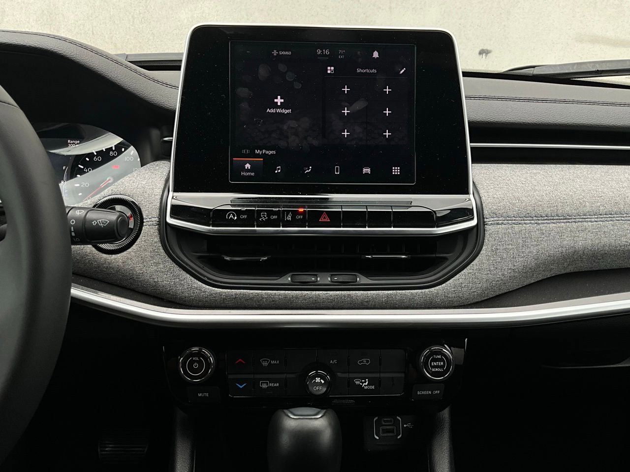 Used 2025 Jeep Compass Latitude image 26