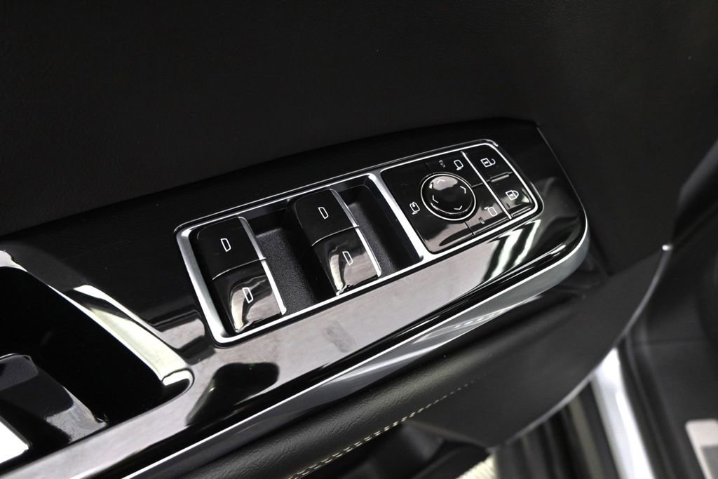 Certified 2025 Cadillac Escalade Premium Luxury image 24