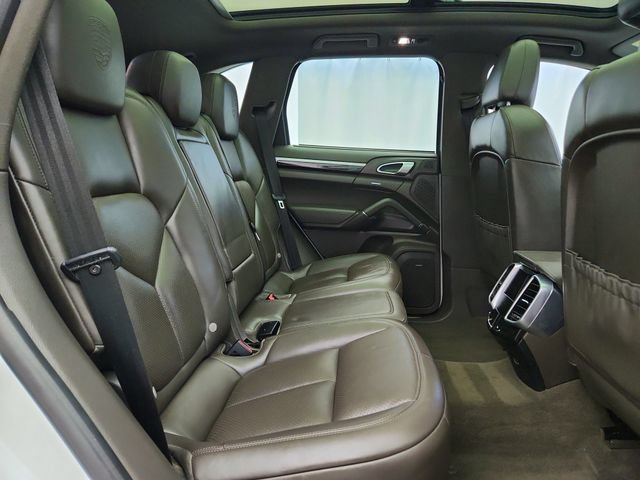 Used 2018 Porsche Cayenne Platinum Edition AWD/4WD image 28