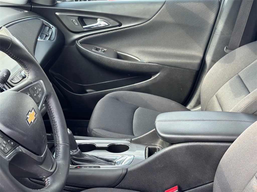 Used 2017 Chevrolet Malibu LT w/ Driver Confidence Package image 9