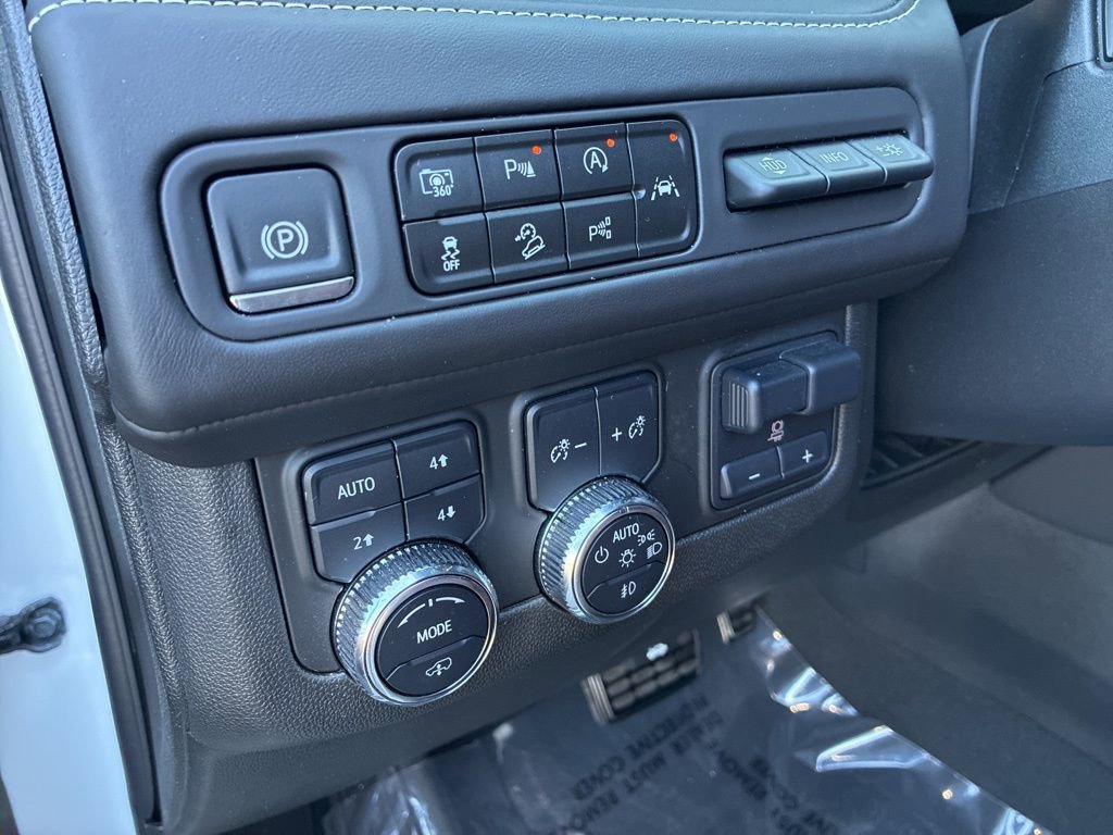Used 2024 GMC Yukon XL Denali Ultimate image 15
