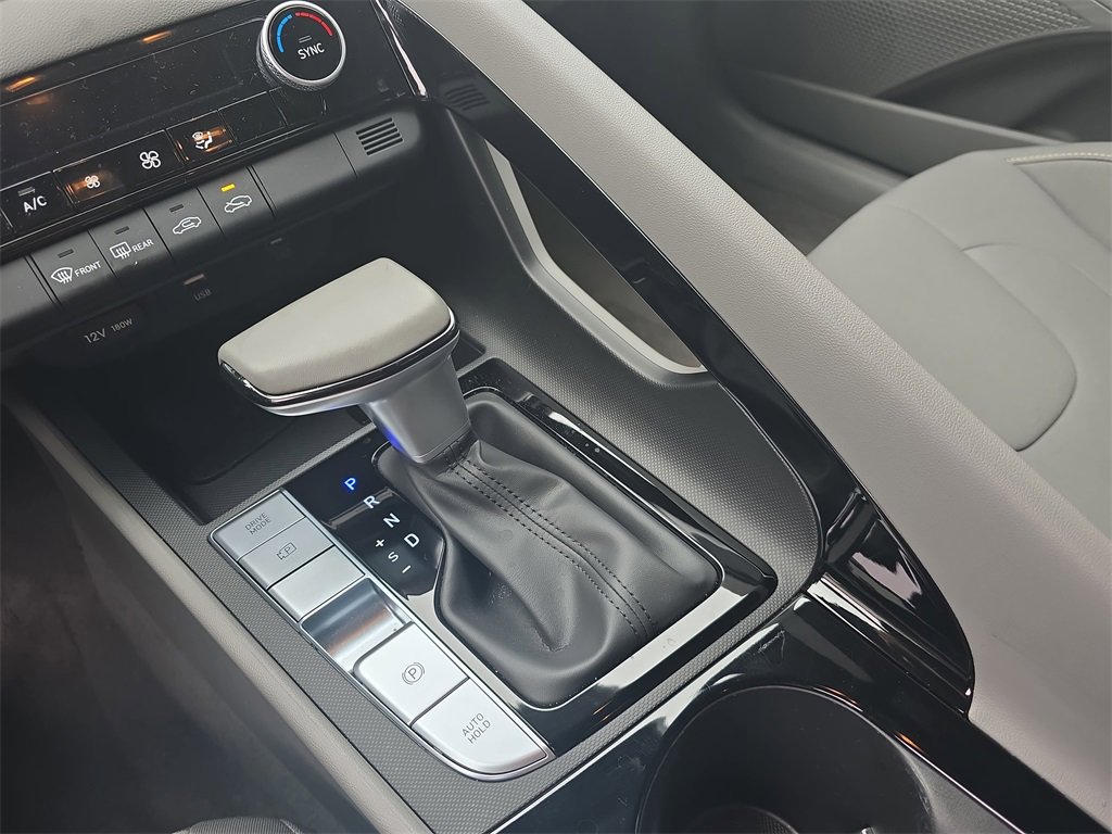 Used 2025 Hyundai Elantra SEL image 24