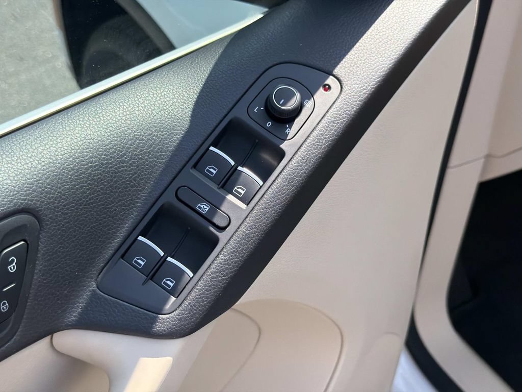 Used 2017 Volkswagen Tiguan Wolfsburg Edition FWD image 18