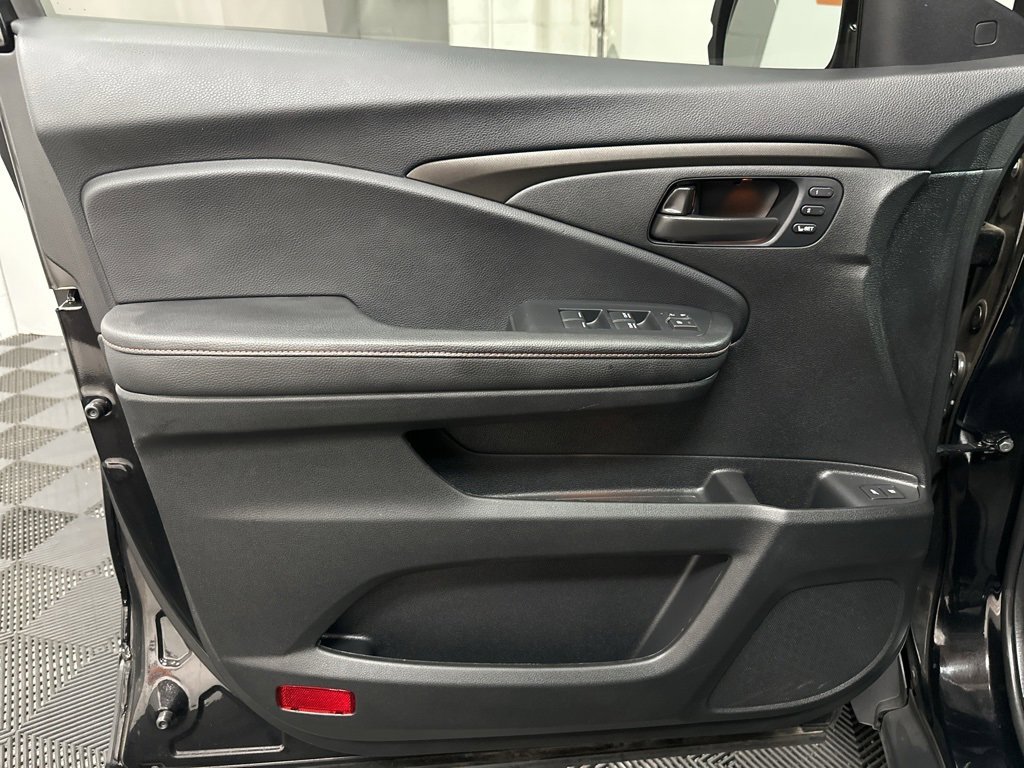 Used 2025 Honda Passport TrailSport image 18