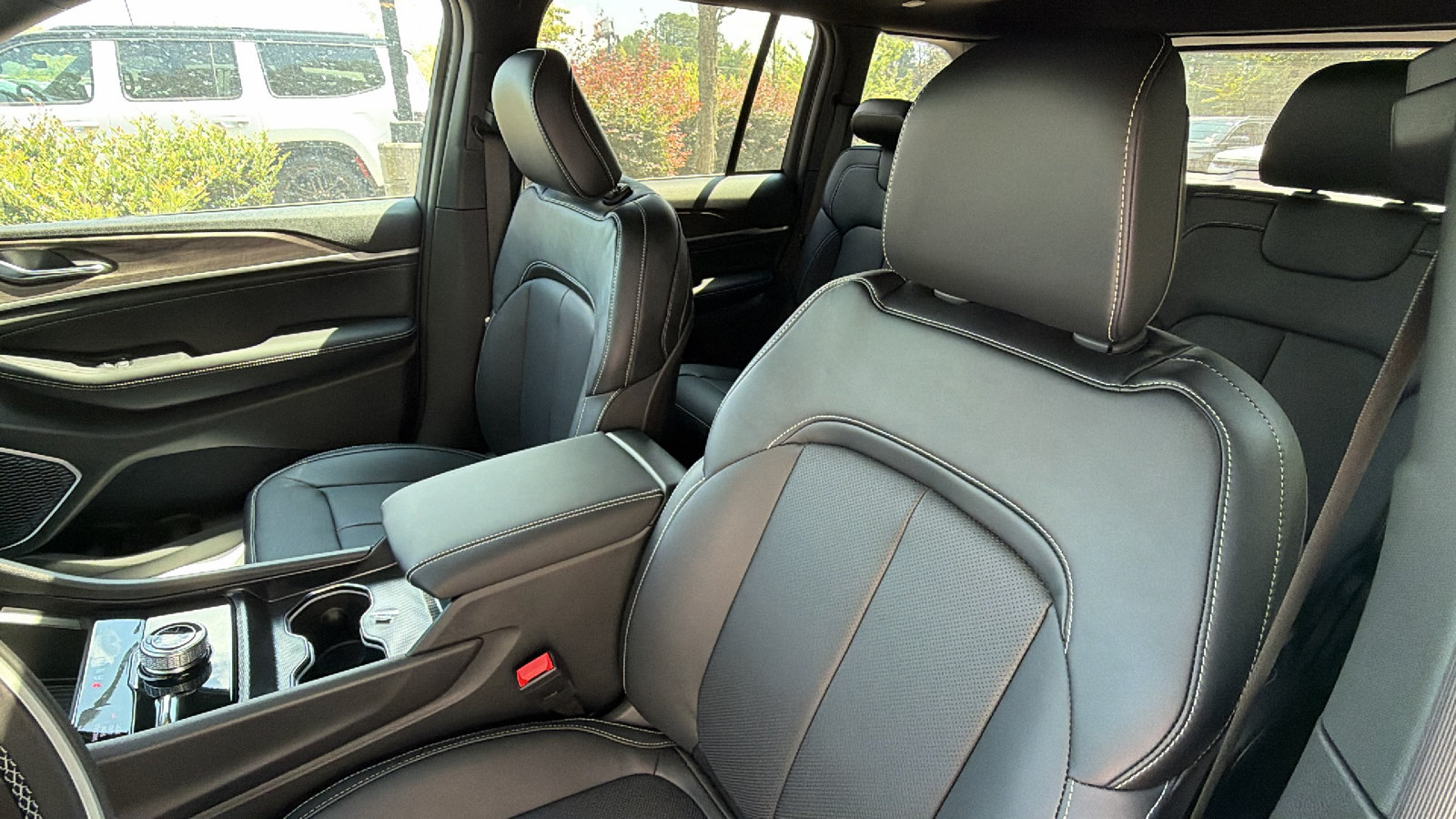 New 2027 Jeep Grand Cherokee Limited AWD/4WD image 18