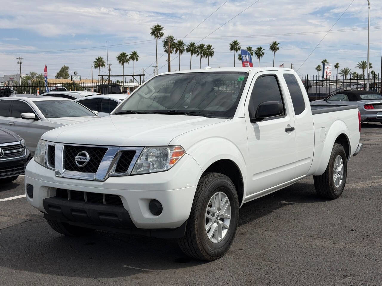 Used 2018 Nissan Frontier SV RWD image 2