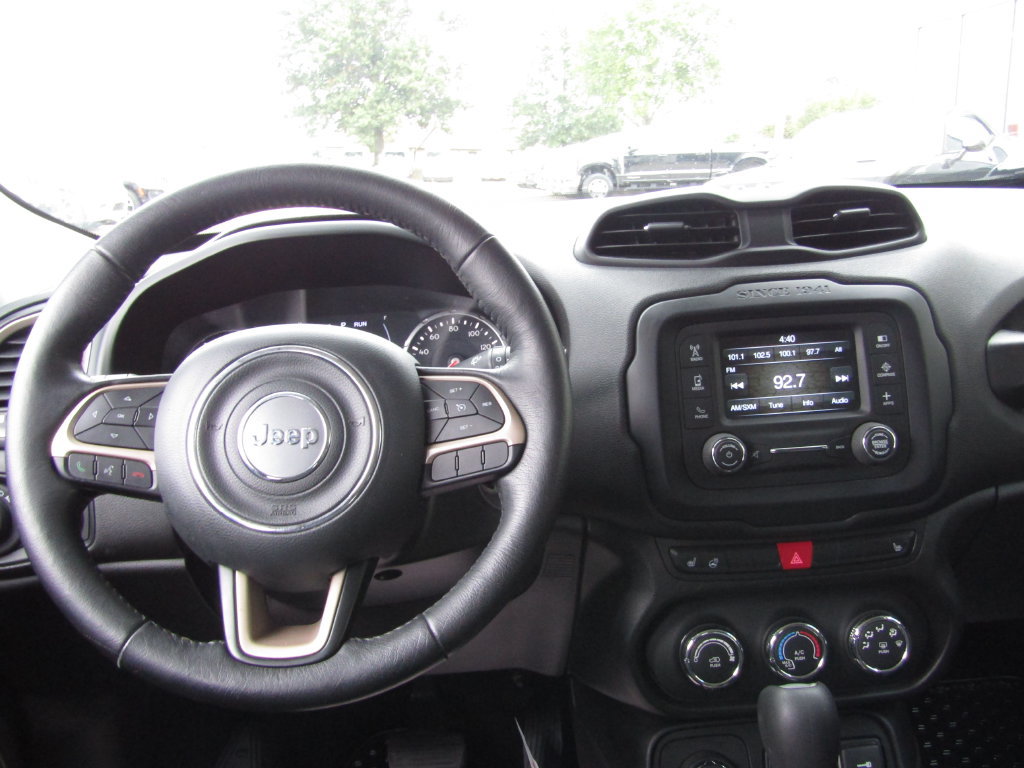 Used 2017 Jeep Renegade Latitude w/ Cold Weather Group AWD/4WD image 5
