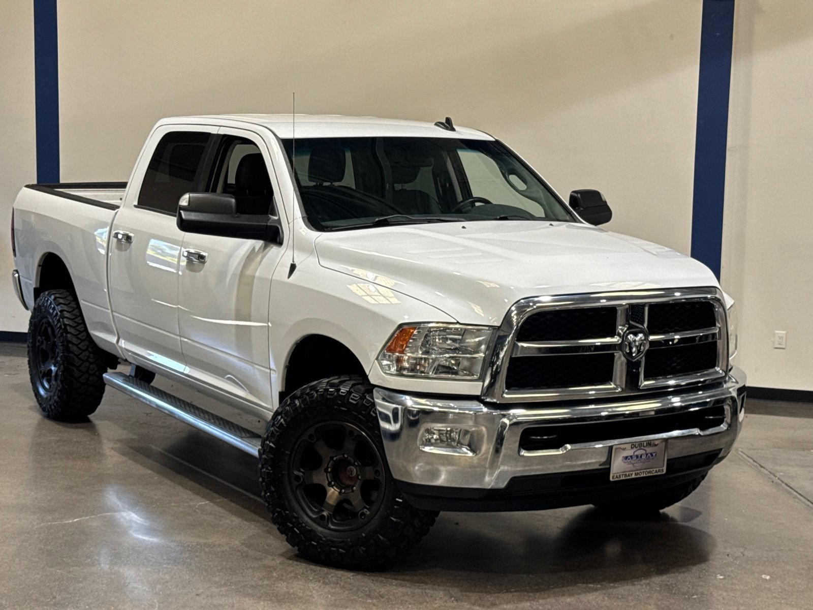 Used 2014 RAM 2500 SLT w/ Luxury Group AWD/4WD image 2