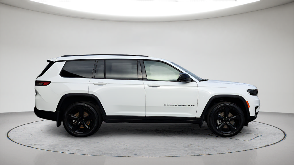 Used 2024 Jeep Grand Cherokee L Limited w/ Black Appearance Package AWD/4WD image 4
