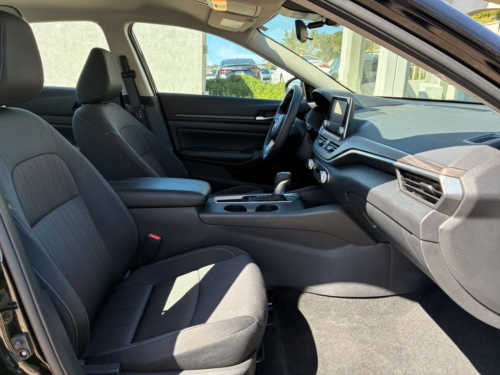 Used 2025 Nissan Altima 2.5 SV FWD image 36