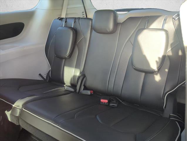 Used 2022 Chrysler Pacifica Limited image 21