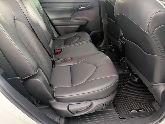 Used 2021 Toyota Highlander XLE image 32