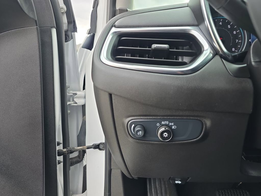 Used 2024 Chevrolet Equinox LT image 18