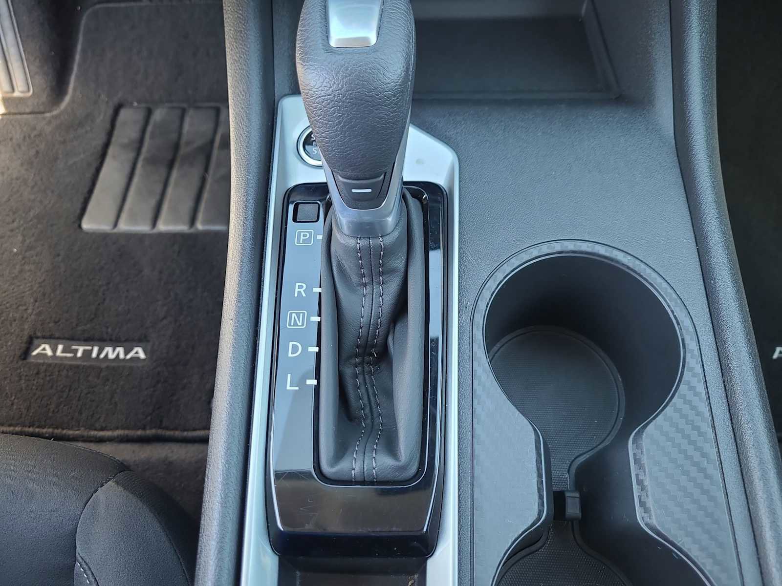 Used 2025 Nissan Altima 2.5 SV FWD image 25